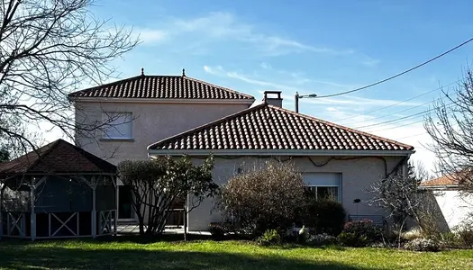 maison de 145 m2 avec garage et jardin  de 950 m2 