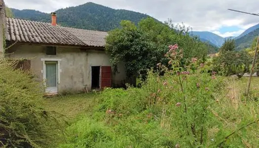 Maison de village avec jardin et grange attenante 