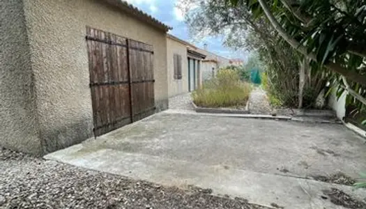 Découvrez cette charmante petite villa de 75 m2, c 