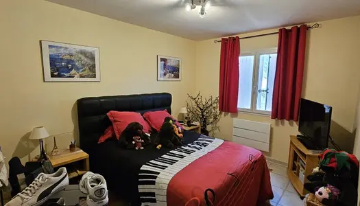 chambre partagée dans villa de 140 m2. 