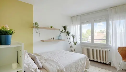 Emménagez dans cette chaleureuse chambre de 10 m² 