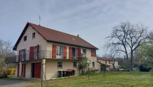 Propriété de famille dans joli village proche de Vichy 