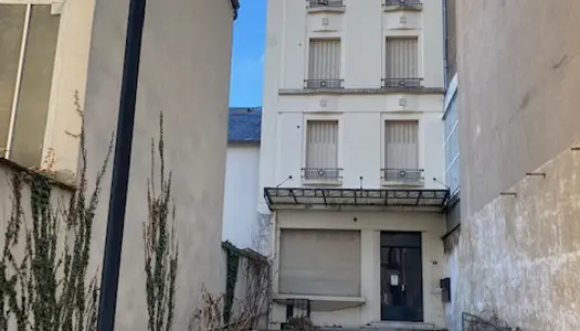 Dans hôtel 'Art Déco' à Vichy, 10 appartements F1 idéal rési 