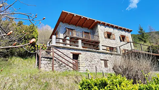 Maison de Charme avec Vue Panoramique à Belvédère 