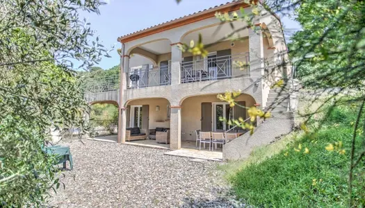 Villa de luxe (122 m2), 4 chambres, 3 salles de bain, jacuzzi et piscine chauffee et jardin (1253 m2