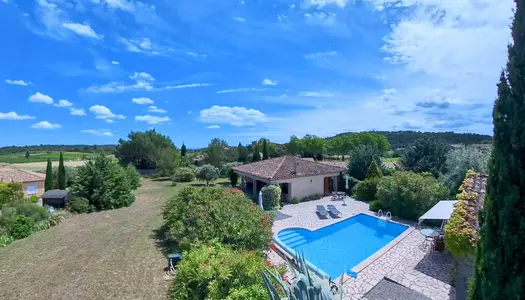 Belle villa avec vue imprenable, piscine et garage