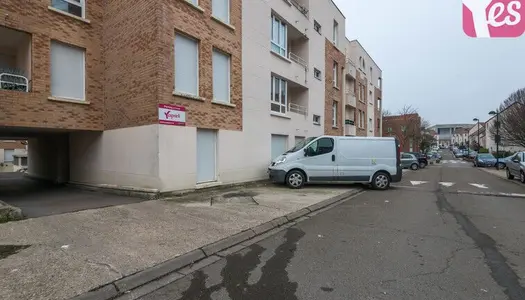 Louez au mois un parking Yespark privé au 144 rue Marcel Pagnol à Plaisir. Un parking privé est 