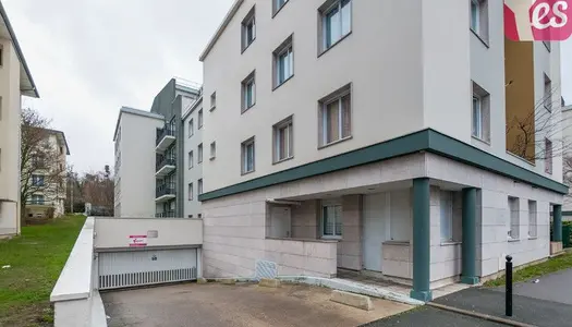 Louez au mois un parking Yespark privé au 30 rue du 18 juin à Gagny. Yespark vous propose de louer 