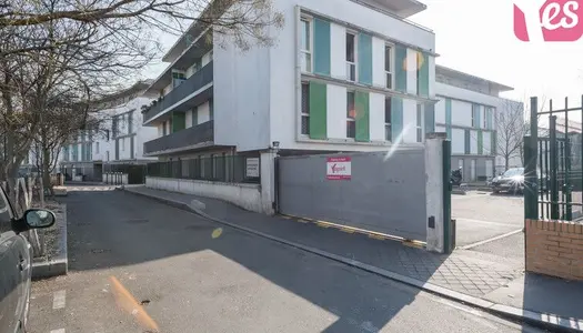 Louez au mois un parking Yespark privé au 8 rue Révolution des Œillets à Pierrefitte-sur-Seine. 