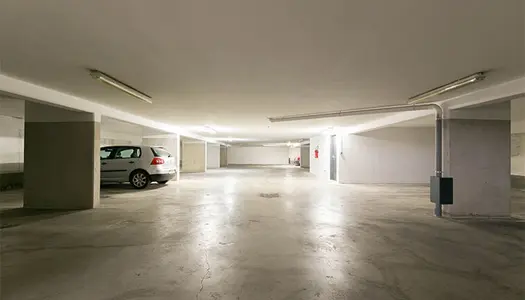 Louez au mois un parking Yespark privé au 2 rue Louise Bourgeois à Fresnes. Un parking vous attend 