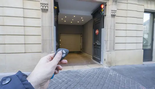 Louez au mois un parking Yespark privé au 37 rue de Surène à Paris. Yespark vous offre la 