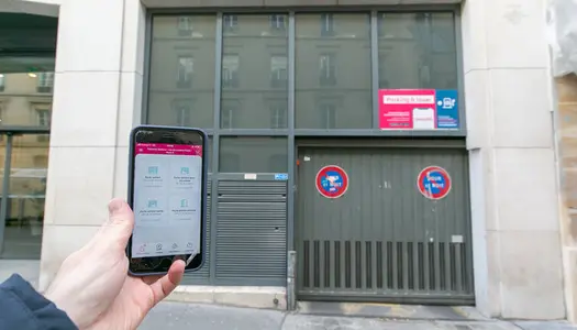 Louez au mois un parking Yespark privé au 50 rue de Londres à Paris. Des places de stationnement 