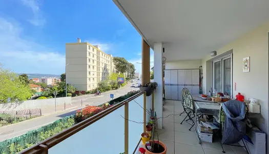 Appartement T3 en etage avec terrasse, cellier et parking à  