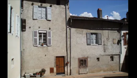 A vendre, 2 maisons de village à rénover à Maurs (15600) Can 