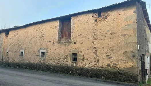 Grange à renover au centre d'un petit village, St. Santin-de 
