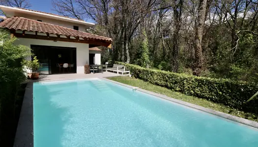 BELLE MAISON CONTEMPORAINE T5 PISCINE A VENDRE SUR EGUILLES 