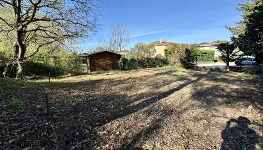 TERRAIN CONSTRUCTIBLE A VENDRE SUR EGUILLES 