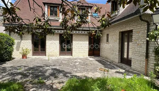 Maison 10 pièces 300 m² 