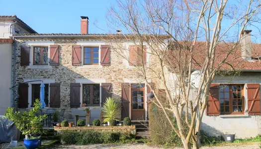 Maison en pierre de 140m2 avec grange attenante de 130m2, Te 