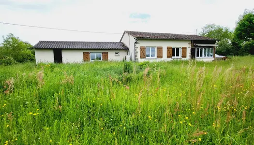 Maison de plain-pied avec trois chambres, jardin 5000 M2  