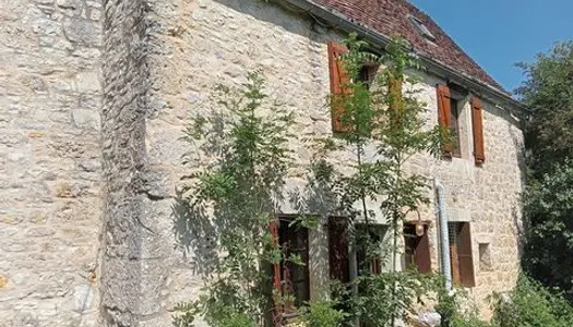 Au calme : maison en pierre et sa grange entre Gou