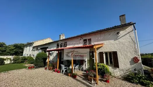 Une charmante maison de caractère en pierre mitoye