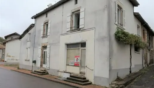 Saulgond - Maison avec 4 chambres, magasin, depend