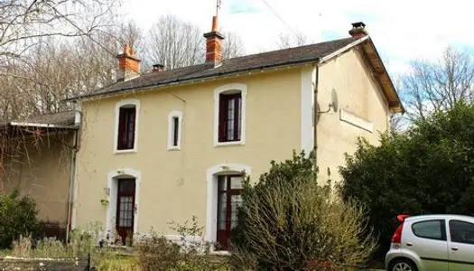 Ancienne gare, avec trois chambres.