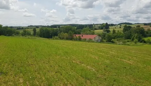 Exploitation agricole située entre Vic-Fézensac et