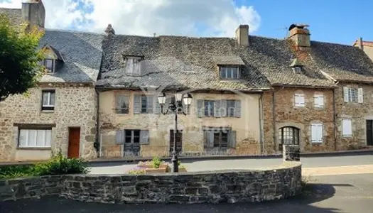 Bâtisse Auvergnate à renover - centre village