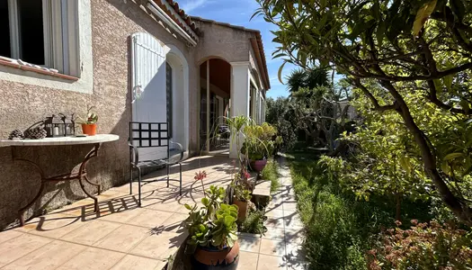 Maison de plain-pied de 106 m2 à Bormes-les-Mimosas, proche  