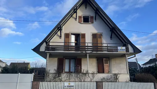 Maison 6 pièces rénovée, 4 chambres, jardin et piscine 