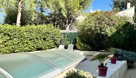 VILLA  AVEC JARDIN ET PISCINE VUE CHATEAU, PROCHE CITÉ MEDIE 