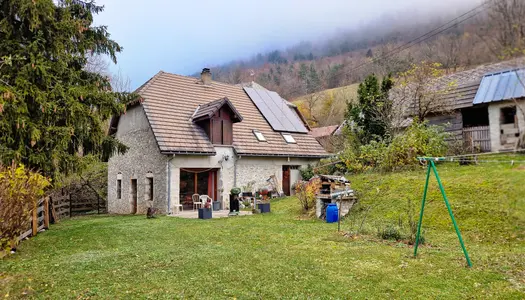 Maison en pierre - Château-Bernard  