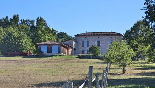 Grande Maison Girondine avec 8 hectares, Dépendances et Etan 