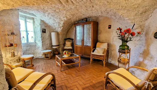 Maison de village avec Terrasse, cave, jardin. 