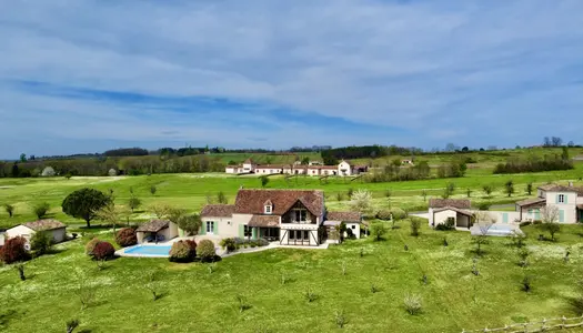 Villa à vendre au coeur d'un domaine avec golf en Dordogne, p 