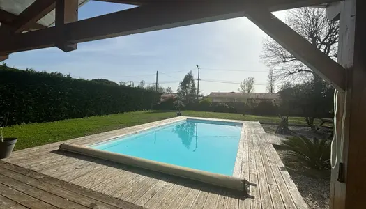 JOLIE MAISON CONTEMPORAINE AVEC JARDIN, PISCINE À 5 MN DE ST 