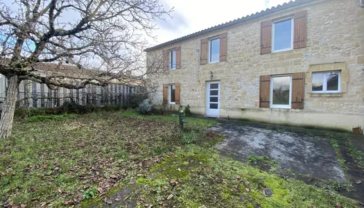 MAISON FAMILIALE EN PIERRE AVEC BELLE FAÇADE EN MOELLON 9 PI 