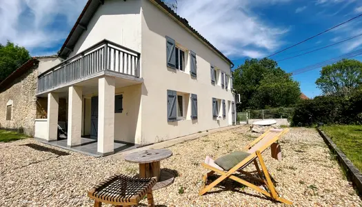 Maison en pierre de 158 m2, chais attenants et belle parcell 