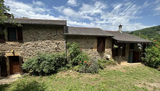 Vente maison avec terrasses et terrain Brousse le Château. 