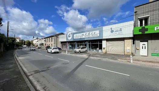 Location local commercial avec garage et parking Saint Affri 