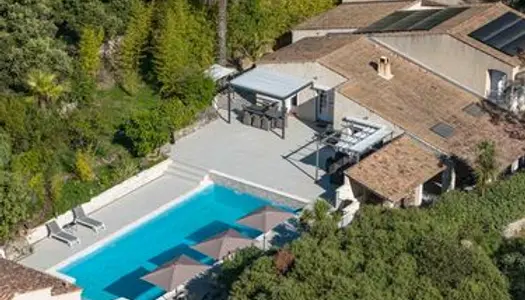 Villa T7 162 m² + studio indépendant 34 m² sur parcelle de 3 248 m² avec piscine et terrain de 