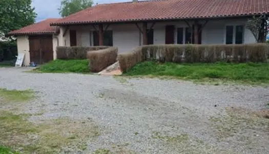 Maison - Villa Location Villecomtal-sur-Arros 5p 80m² 840€
