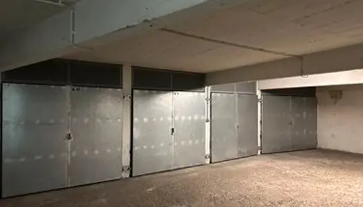 A louer box 10m2 - Garage fermé - stockage - garde meuble - rue des Pyrénées 