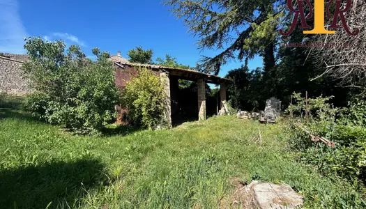 Joli terrain constructible en bordure de hameau 