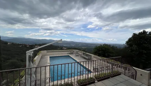 superbe villa de 200m2 sur 3300m2 avec piscine en pleine nat