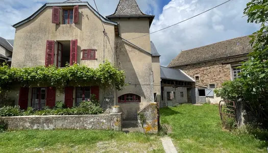 Maison Atypique avec de très belles dépendances 