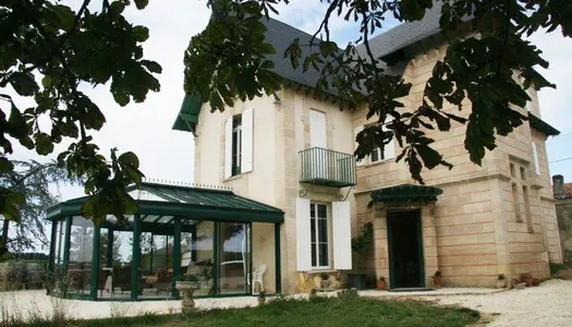 Achat Château 8 pièces 288 m2 33710 Bourg IMMOBILIERE DE L'E 