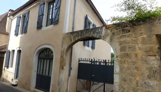 MAISON DE VILLE 144 m2 avec 3  CHAMBRES, PROCHE TOUS COMMERC 